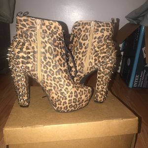 Size 8, brown print cheetah with rhinestones on the back and heel